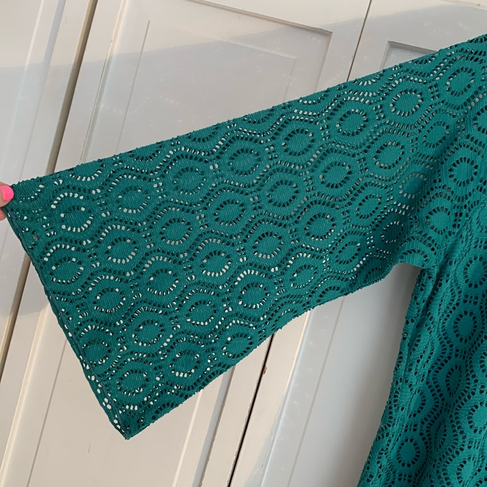 New Directions Green Asymmetrical Lace Tunic with Tie Front and 3/4 Sleeves EUC - Picture 3 of 7